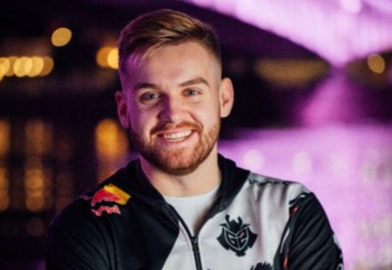 369经历：从汽修到给奶奶买房，LPL第一上单的“逆袭”人生