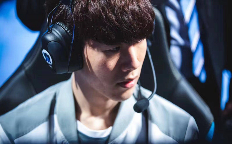 donk击败MOUZ后再度做出不敬行为：回家去吧，该死的bot